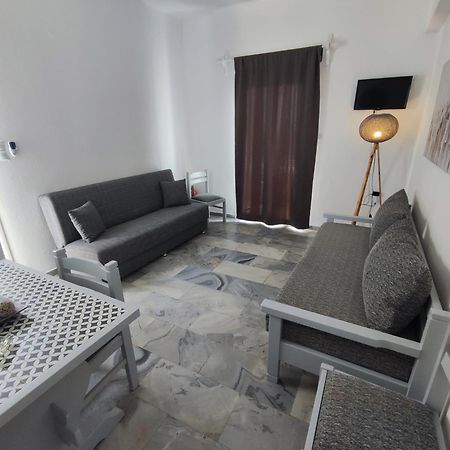 Galaxy Apartments Alikí Habitación foto